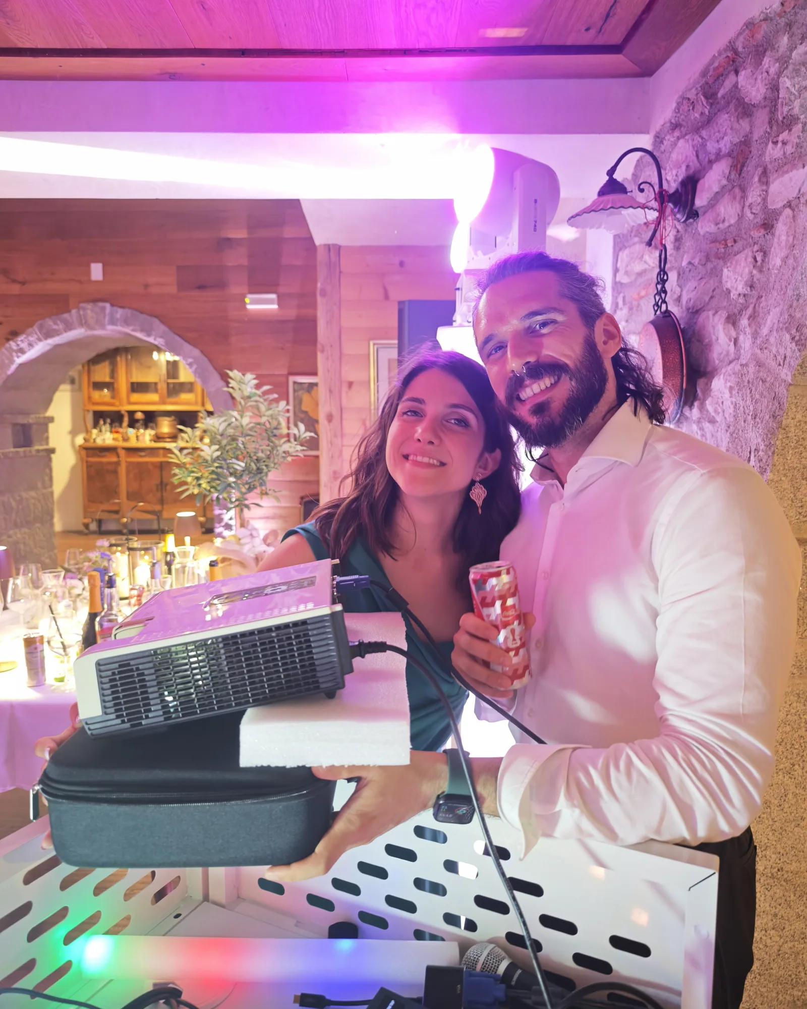 Proiettore utilizzato dagli amici durante la festa di Surubhi e Matteo